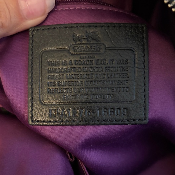 Coach Elegant Black Leather Shoulder Bag - Picture 6 of 8